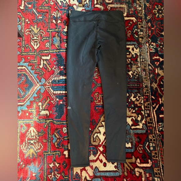 ALO Yoga Pants - • ALO Yoga Leggings •